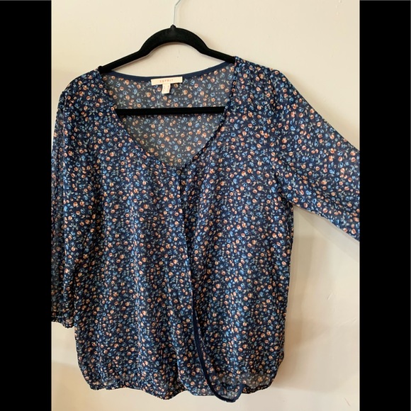 Esprit Tops - 🎶 2 for $20 🎶Esprit ditsy print blouson top